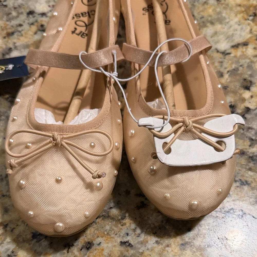 New art class Beige Pearl-Accent Girls Ballet Flats with Strap Size 5.